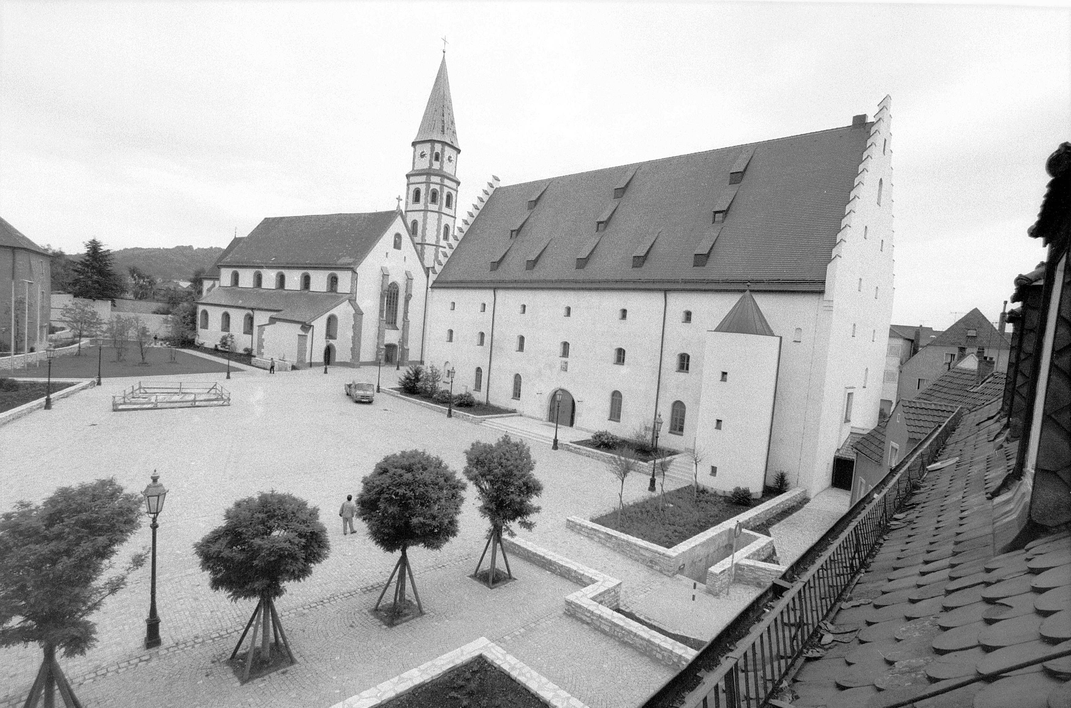 084 Residenzplatz mit Reitstadel und Hofkirche